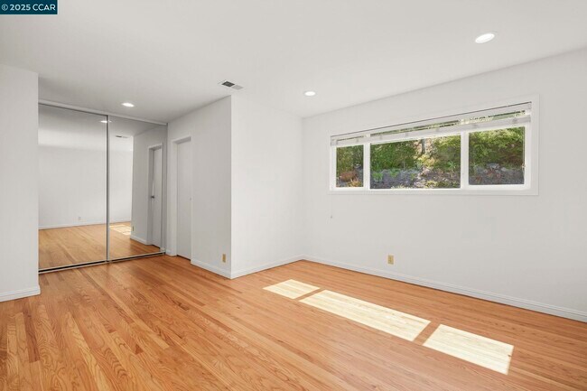 Building Photo - 18 Wimpole St