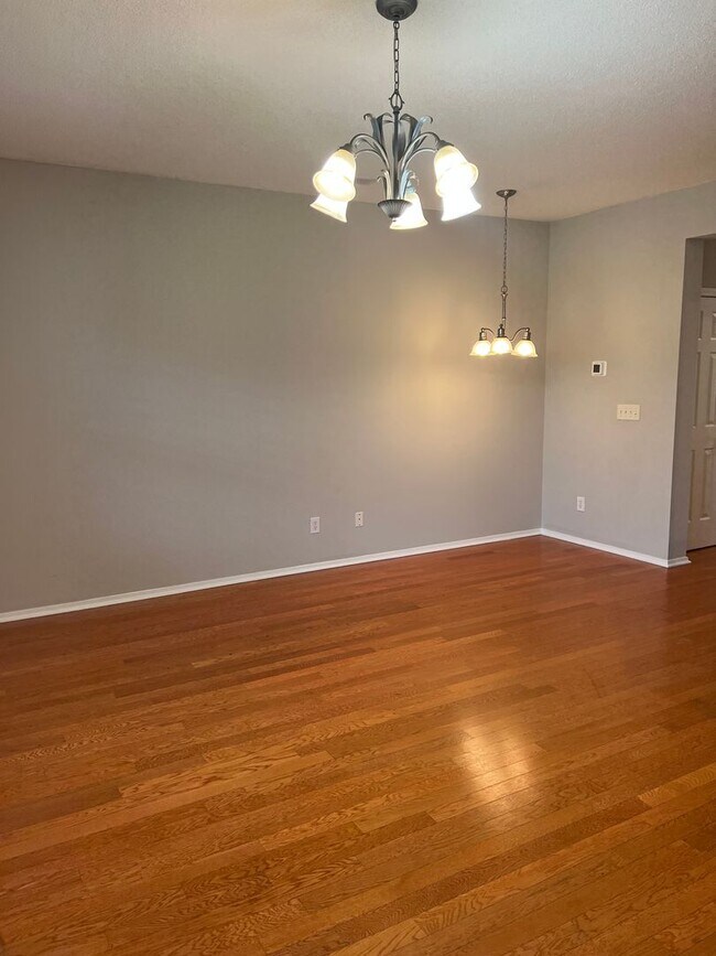 Building Photo - Spacious 3BR/3BA Townhome in Kiskadee Parke
