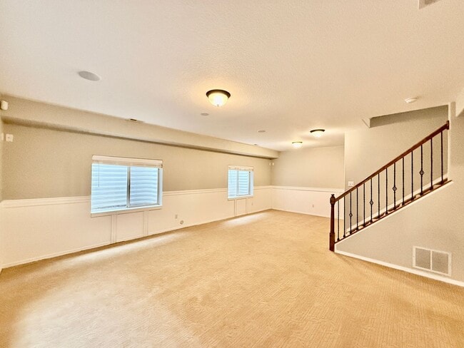 Building Photo - Stunning 4-Bedroom Home with Loft and Fini...