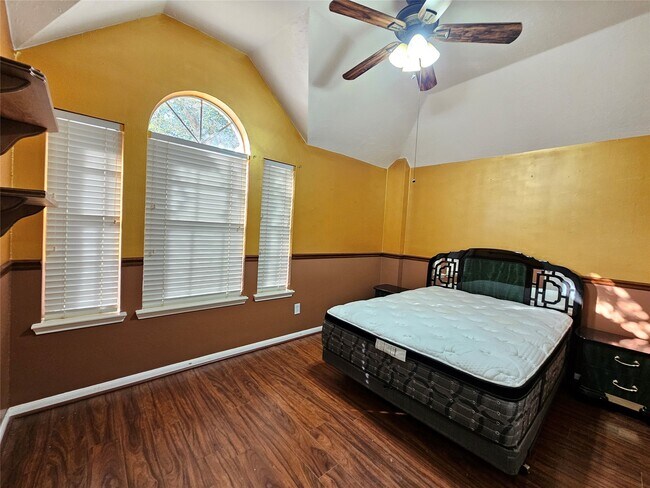Building Photo - 8807 Vista Springs Dr