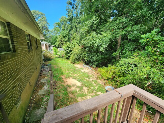 Building Photo - 829 E Glochester Pl NW