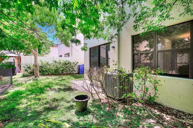 Building Photo - 9135 SW 36th Mnr