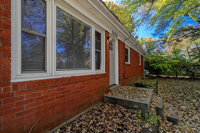 Building Photo - 3 bedroom 1 bath in Valley Station!