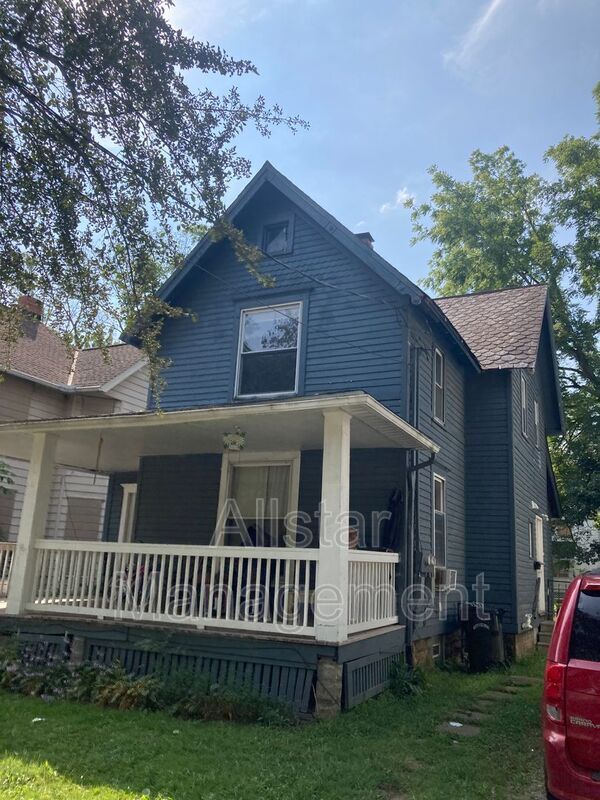 Building Photo - 228 Gates Ave