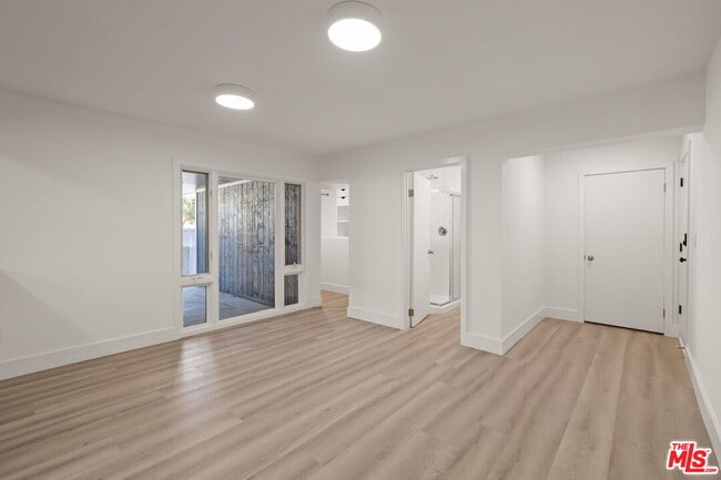 Building Photo - 6821 E Ocean Blvd