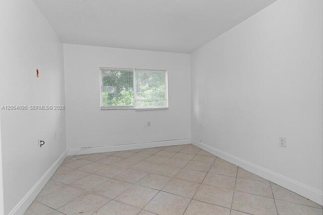 Building Photo - 1201 Lake Victoria Dr