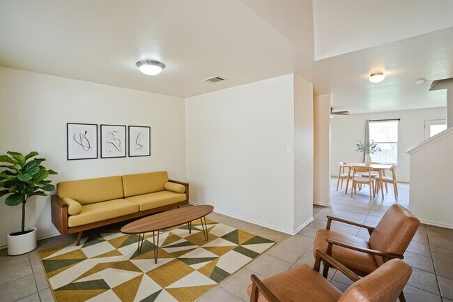 Building Photo - 714 Lavaca Loop