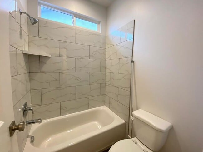 Building Photo - 438 N Stone Mountain Dr