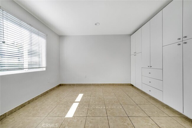 Building Photo - 14235 Sylvan St