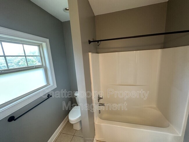 Building Photo - 9936 Falcon Crest Dr