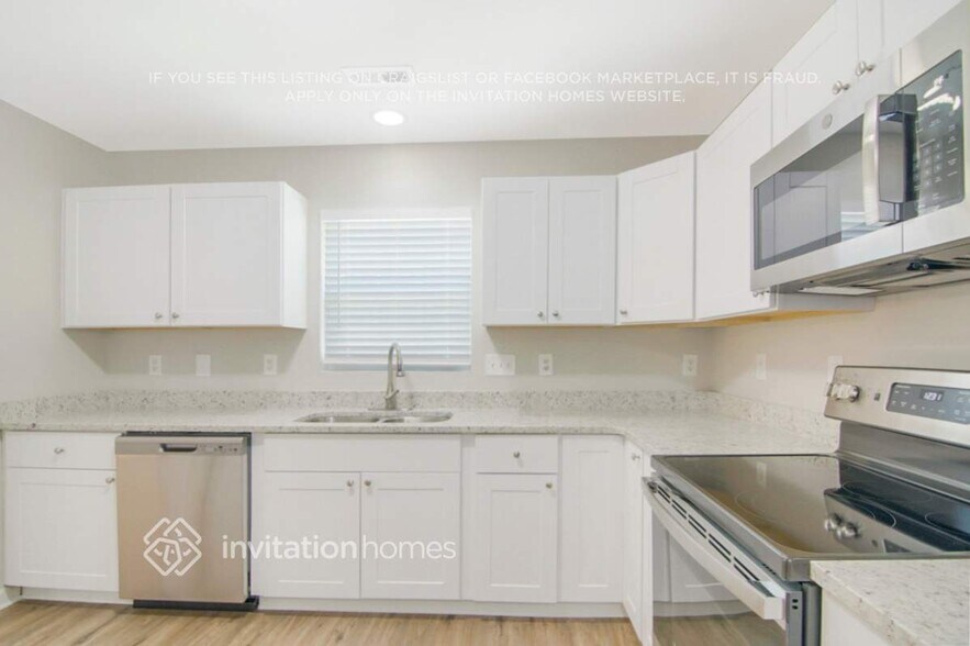 Building Photo - 914 Ujamaa Dr