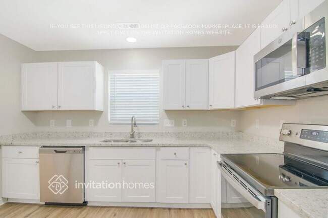 Building Photo - 914 Ujamaa Dr