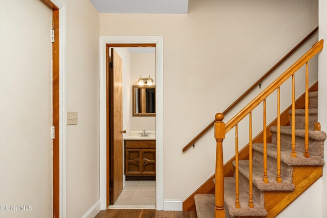 Building Photo - 3 Springwood Manor Dr