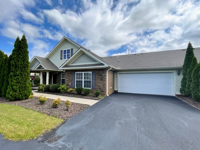 Primary Photo - 57 NW Moore Farm Cir