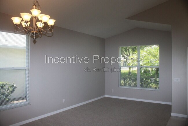 Building Photo - 817 Lakeworth Cir