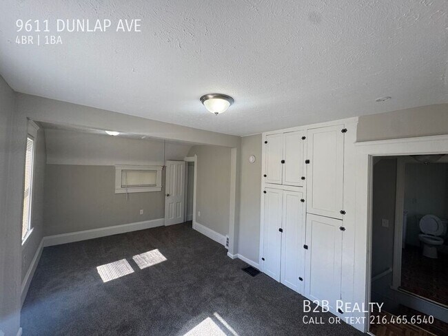 Building Photo - 9611 Dunlap Ave