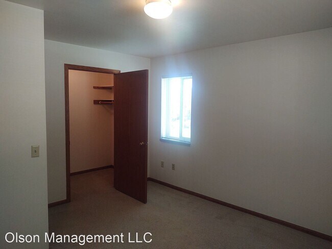 Building Photo - 300-314 Olson Ct