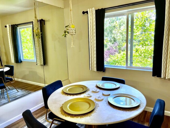 Building Photo - 10825 SE 200th St - 2 bedrooms