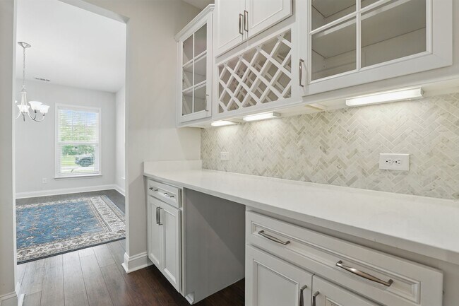 Building Photo - Spacious 5 Bedroom Home in Richmond Hill’s Waterways Community