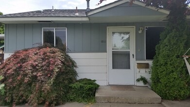 Building Photo - b1810