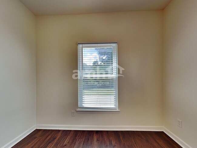 Building Photo - 1668 Comanche Run