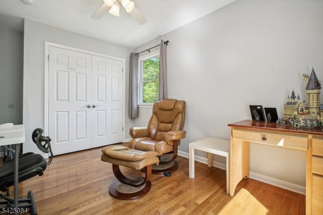 Building Photo - 195 Chaucer Dr