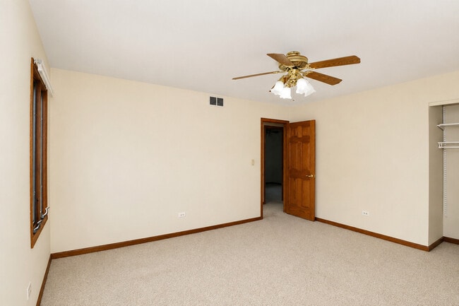 Building Photo - 706 North Point Dr