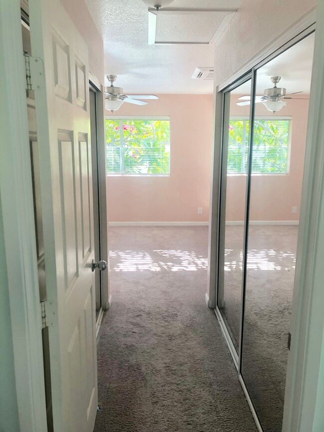 Building Photo - 75-6081 Alii Dr. E201