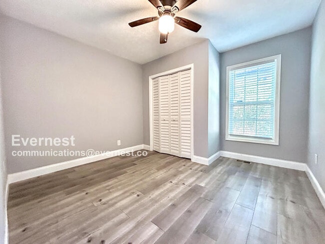 Building Photo - Lovely 3-Bed, 2-Bath Home with Modern Comf...