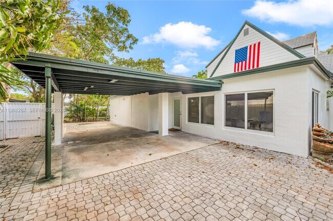 Building Photo - 1960 NE 182nd St