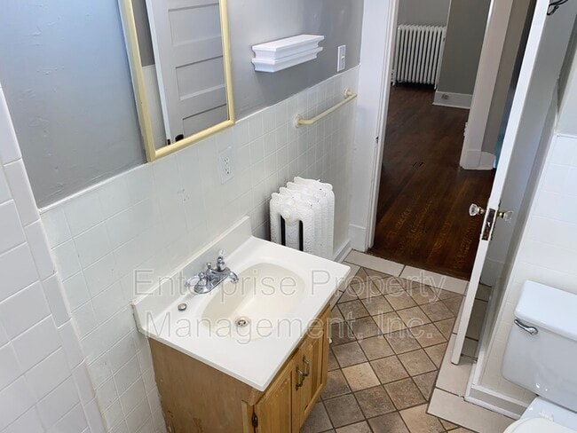 Building Photo - 276 Garland St