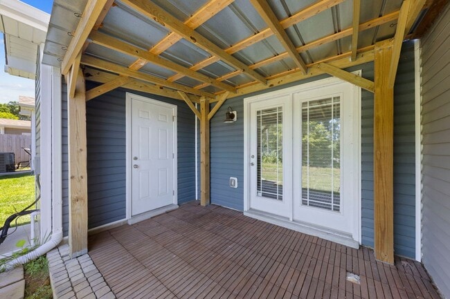 Building Photo - Gorgeous End Unit Townhome for Rent!!