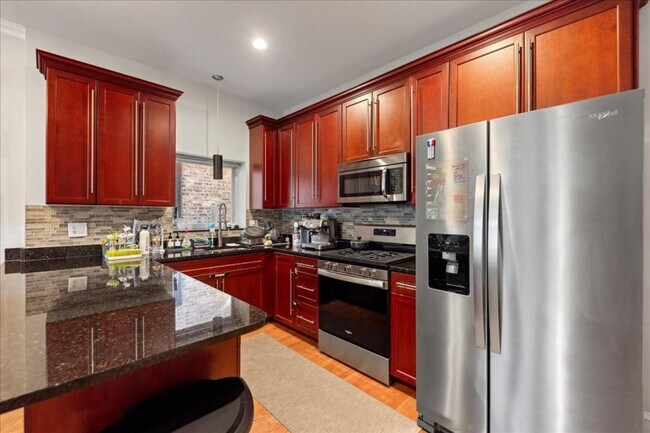 Primary Photo - 3 bedroom in Chicago IL 60613