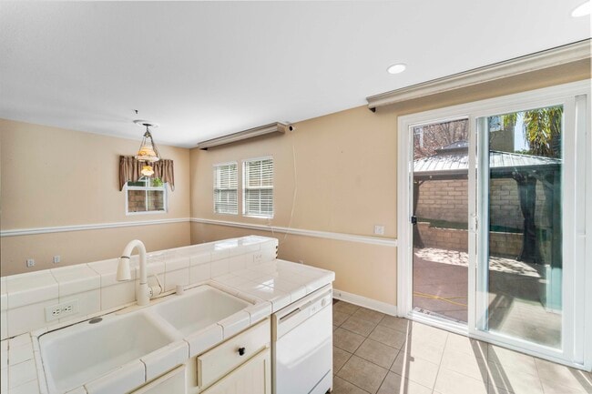 Building Photo - 28225 Clementine Dr