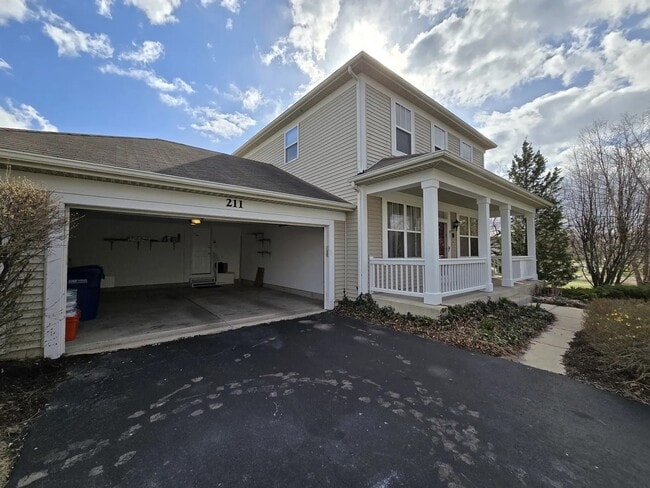 Building Photo - 211 Valley View Dr