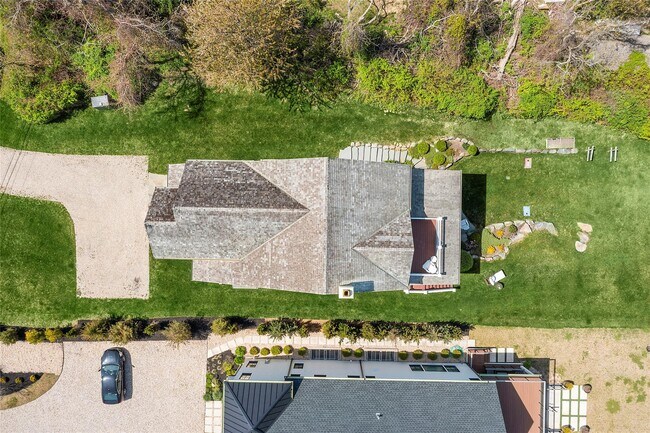 Building Photo - 938 Sound Shore Rd