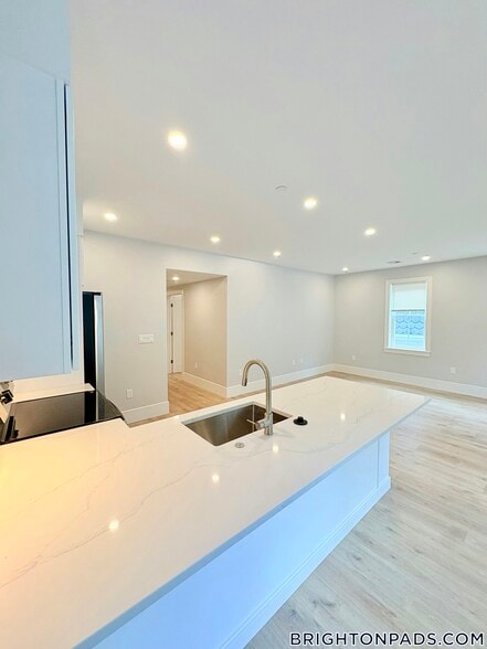 Building Photo - 124 Kenrick St