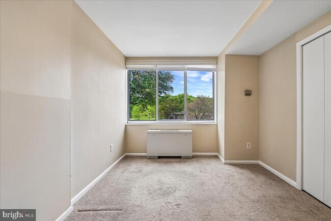 Building Photo - 6631 Wakefield Dr