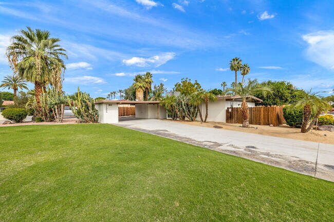 Building Photo - 71996 Vista Del Rio