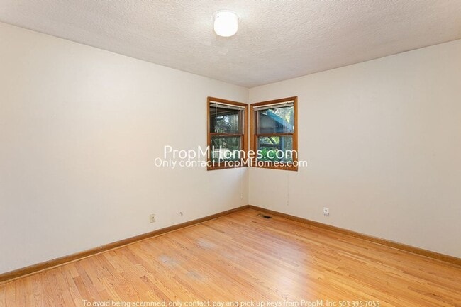 Building Photo - Spacious Mid-Century Three Bedroom Home In Woodstock!
