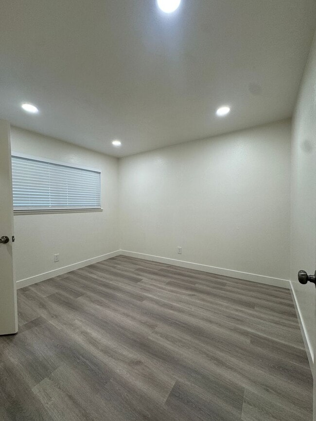 Building Photo - Samantha Way