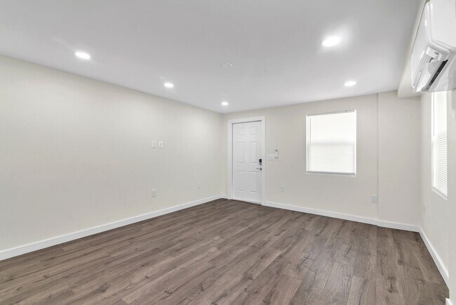 Building Photo - 1156 Angle Rd
