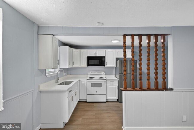 Building Photo - 153 W 21st St