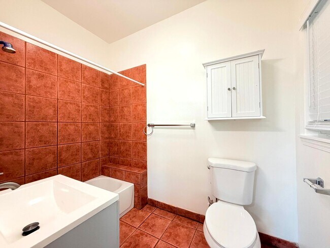 Building Photo - 1536 4th Ave