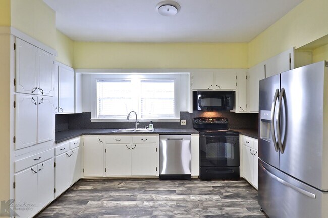 Building Photo - Cottage in the heart of Abilene!