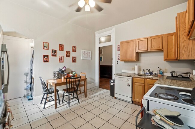 Building Photo - 7 bed/2 bath on Rohs St., Mins. from UC for Only $600/pp ($4,200/mo)!