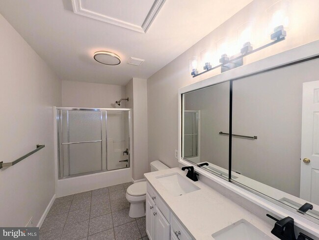 Building Photo - 114 Lenape Dr