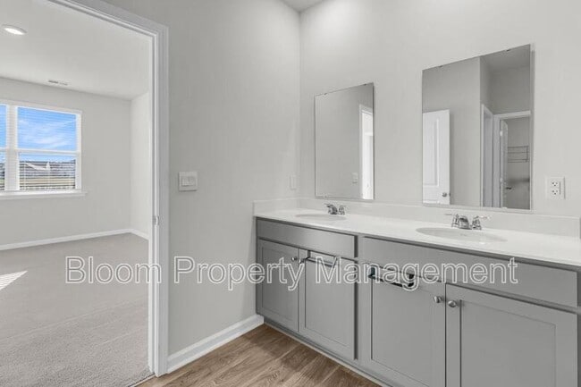 Building Photo - 507 Sybilwood Ln