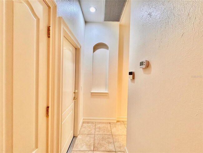 Building Photo - 307 9th Ave E