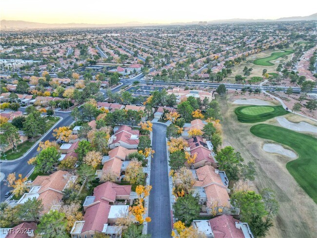 Building Photo - 2800 Linkview Dr